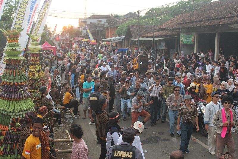1805-Tampilkan-Berbagai-Kesenian-dan-Kreasi-fikJPG-3948452148